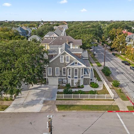 Historic Galveston Family Beach Home With 3 King Beds エクステリア 写真