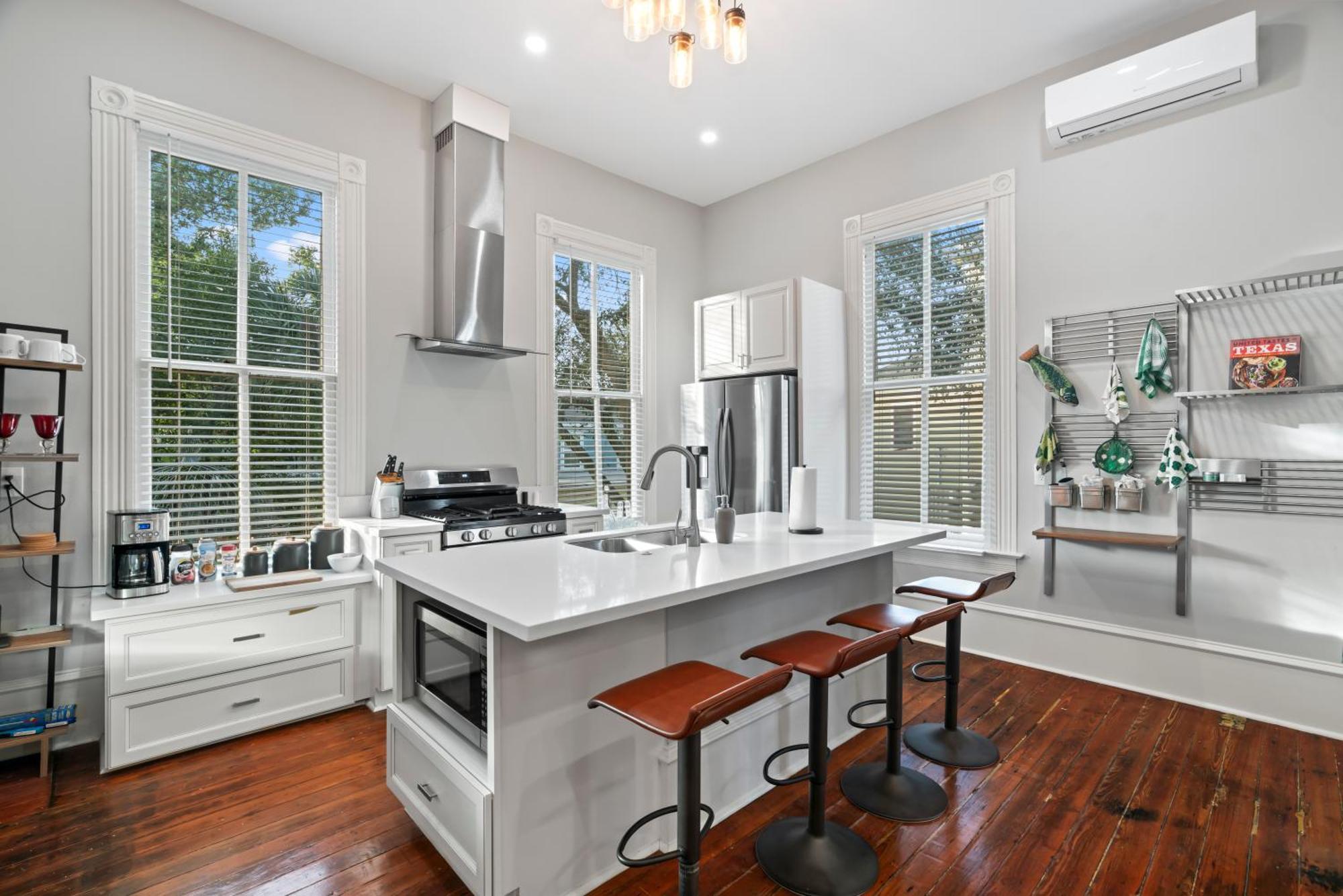 Historic Galveston Family Beach Home With 3 King Beds エクステリア 写真