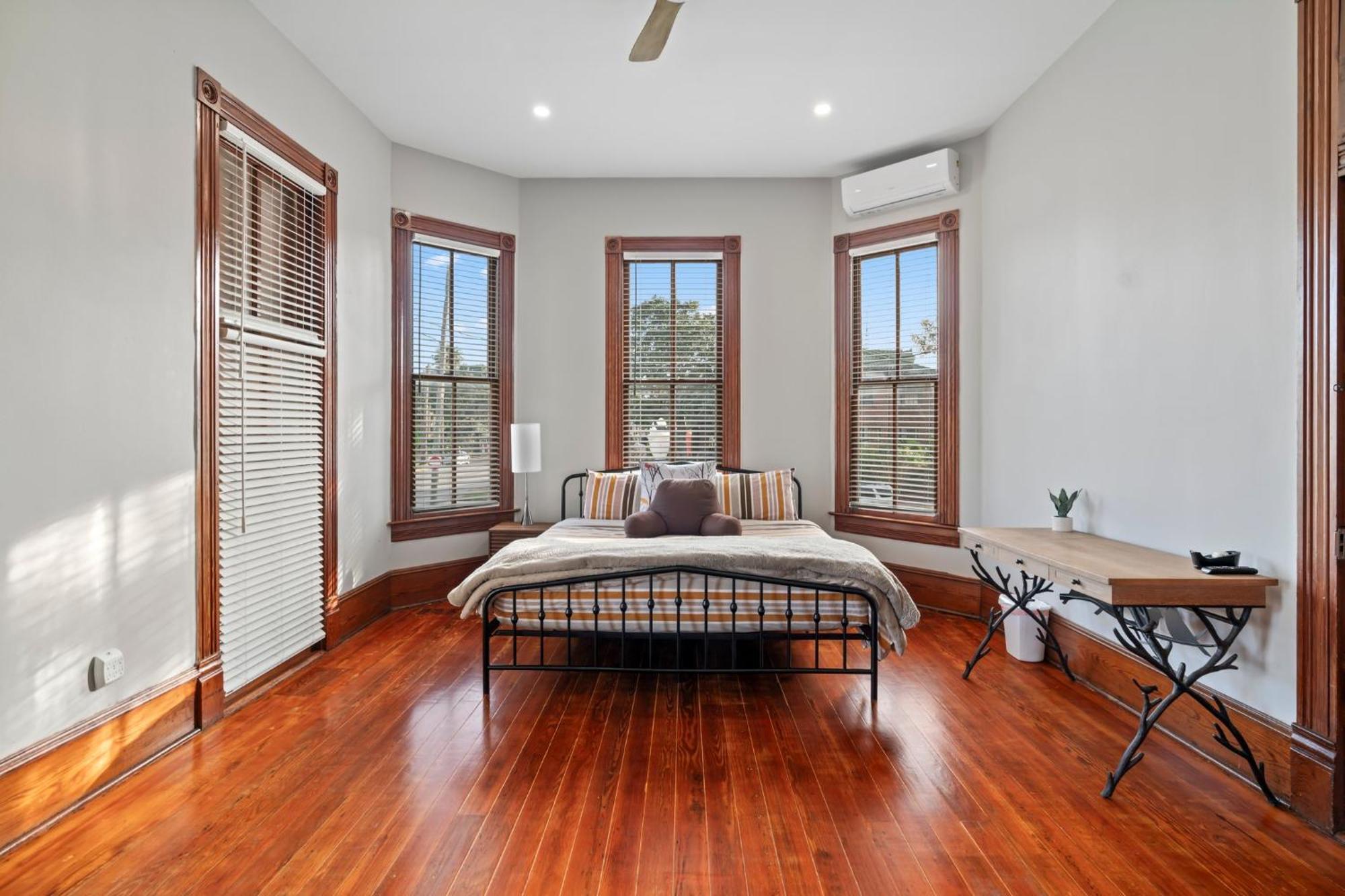 Historic Galveston Family Beach Home With 3 King Beds エクステリア 写真